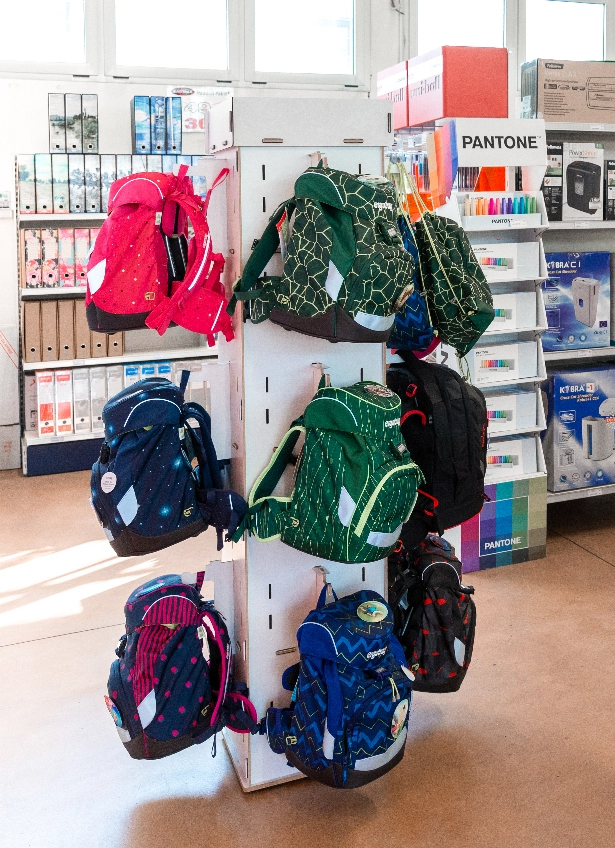 Zaini e borse esposti presso il Cash&Carry Prosdocimi
